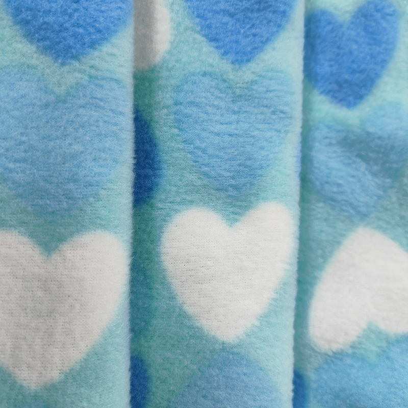 Fabraicí éadaí na bhFear agus na mBan lomra agus veilbhit